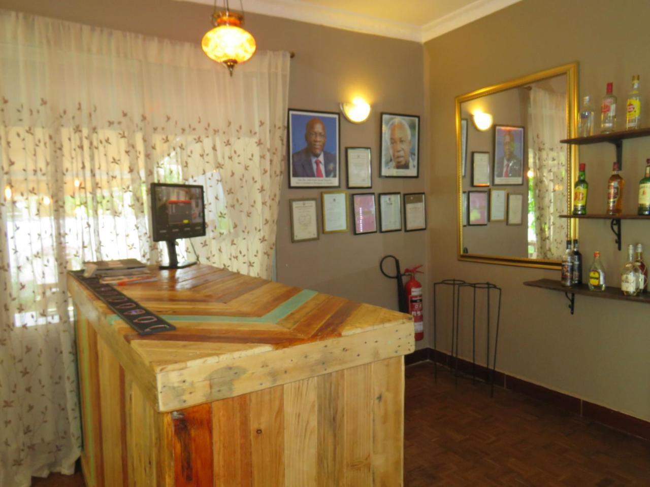 Boulevard Inn Daressalam Exterior foto